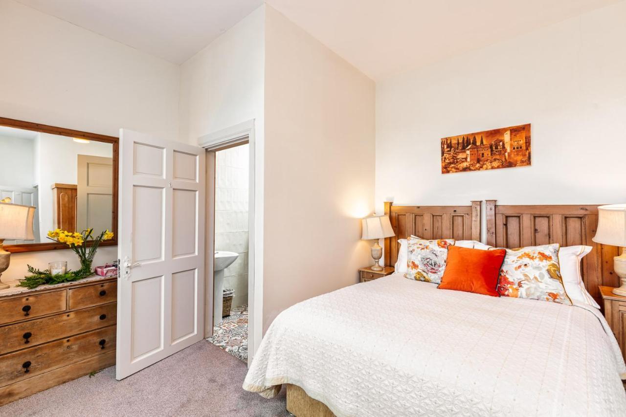 Granville House Apartments And Garden Suites บาลลีแฟร์ริเตอร์ ภายนอก รูปภาพ