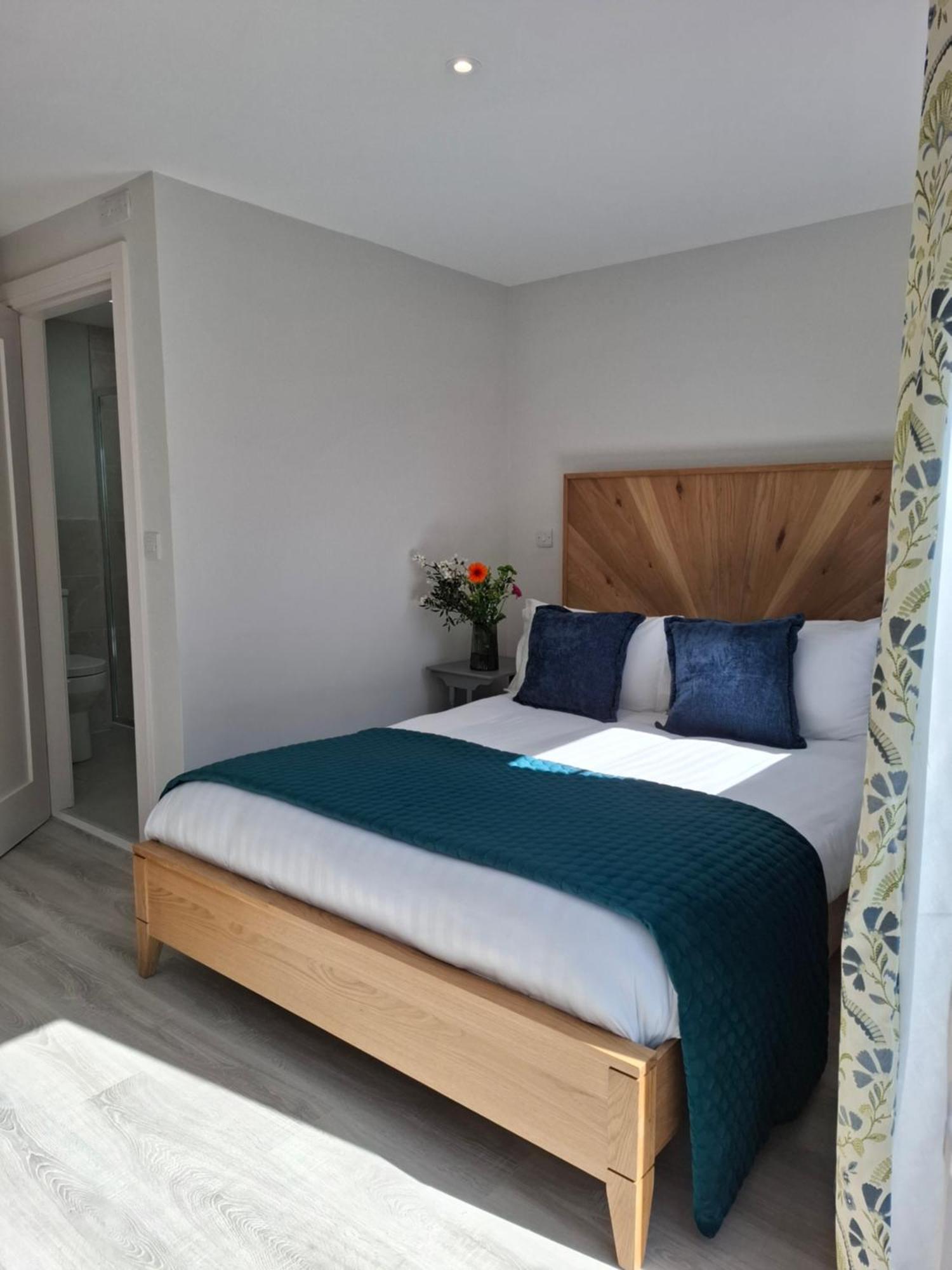 Granville House Apartments And Garden Suites บาลลีแฟร์ริเตอร์ ภายนอก รูปภาพ